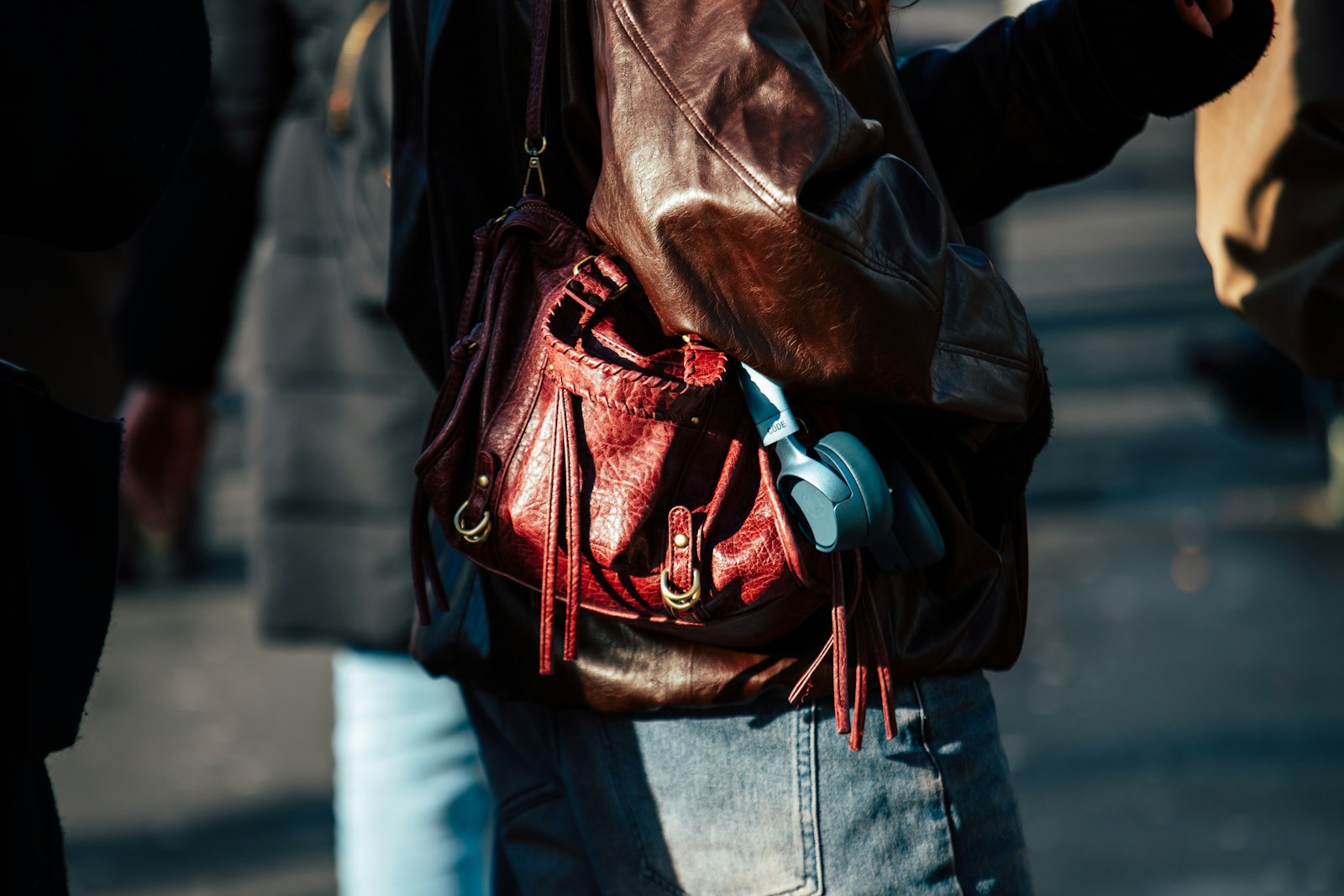A SIL LEON piece carried in daily life